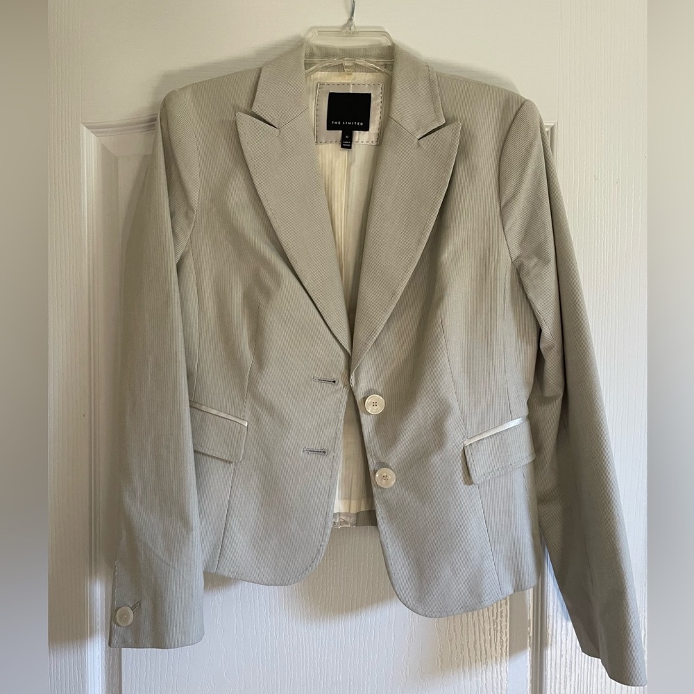 Chic Light Gray Blazer